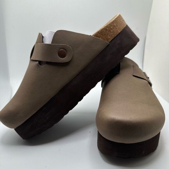 CUSHIONAIRE Women's Cork Footbed Platform Clog 6 BROWN - Picture 7 of 7